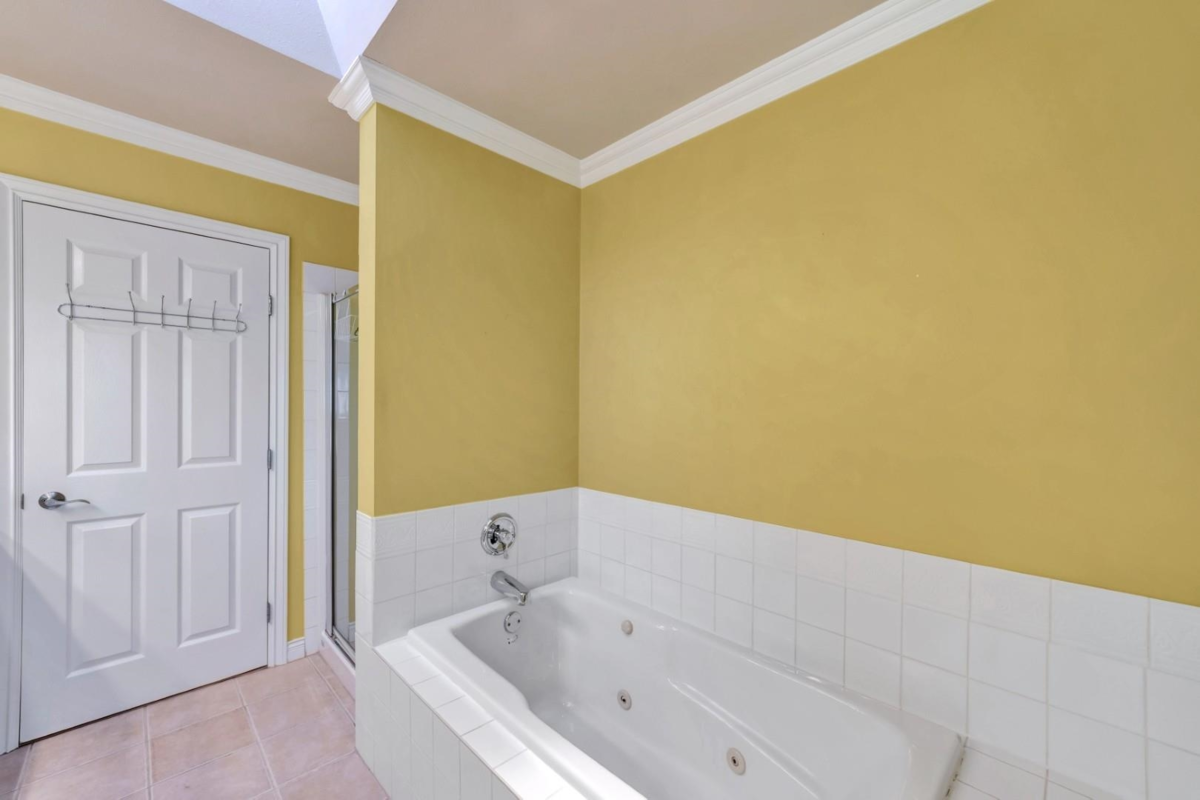 Laundry Room Photo of 14763 31a Avenue, Surrey, BC