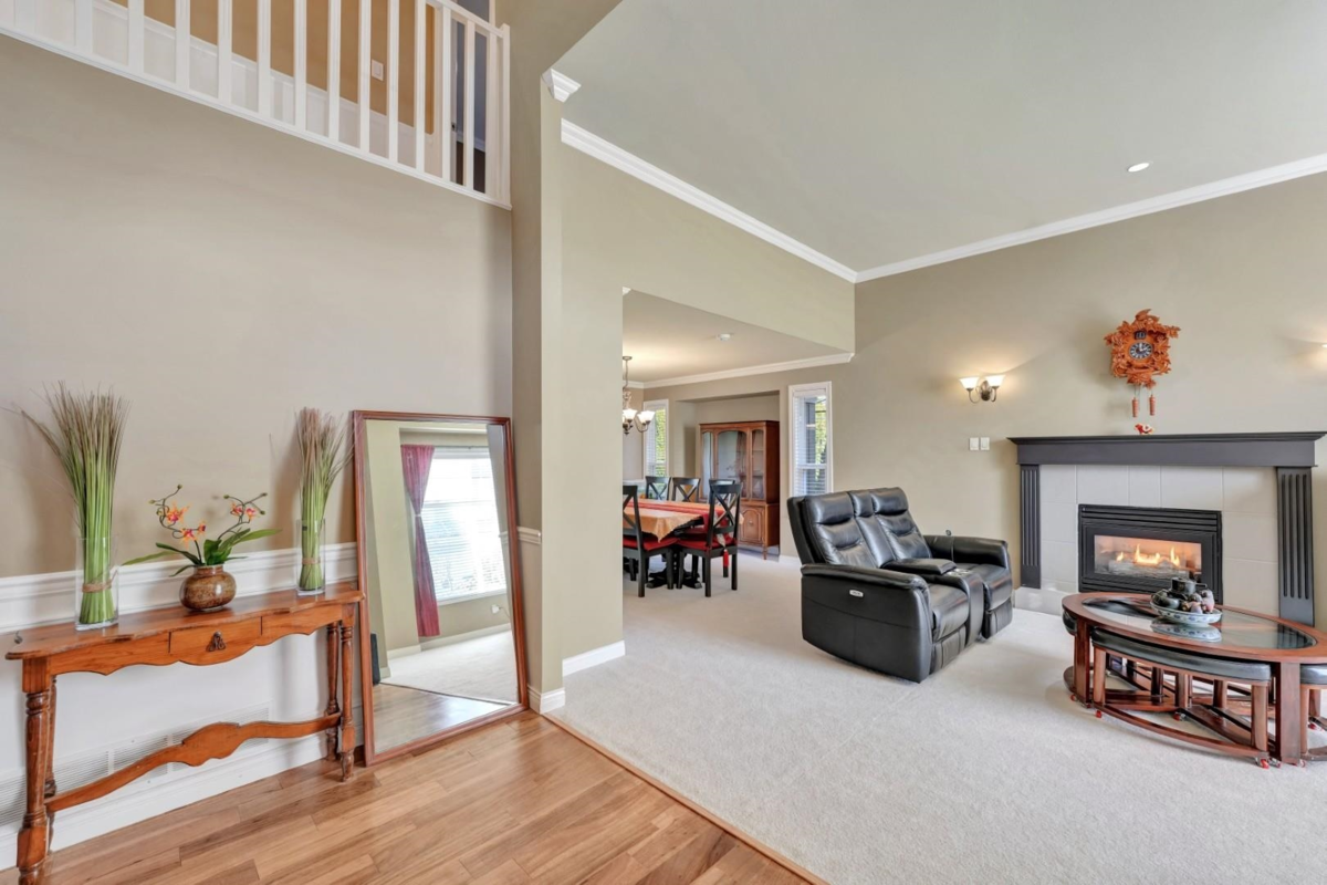 Living Room Photo of 14763 31a Avenue, Surrey, BC