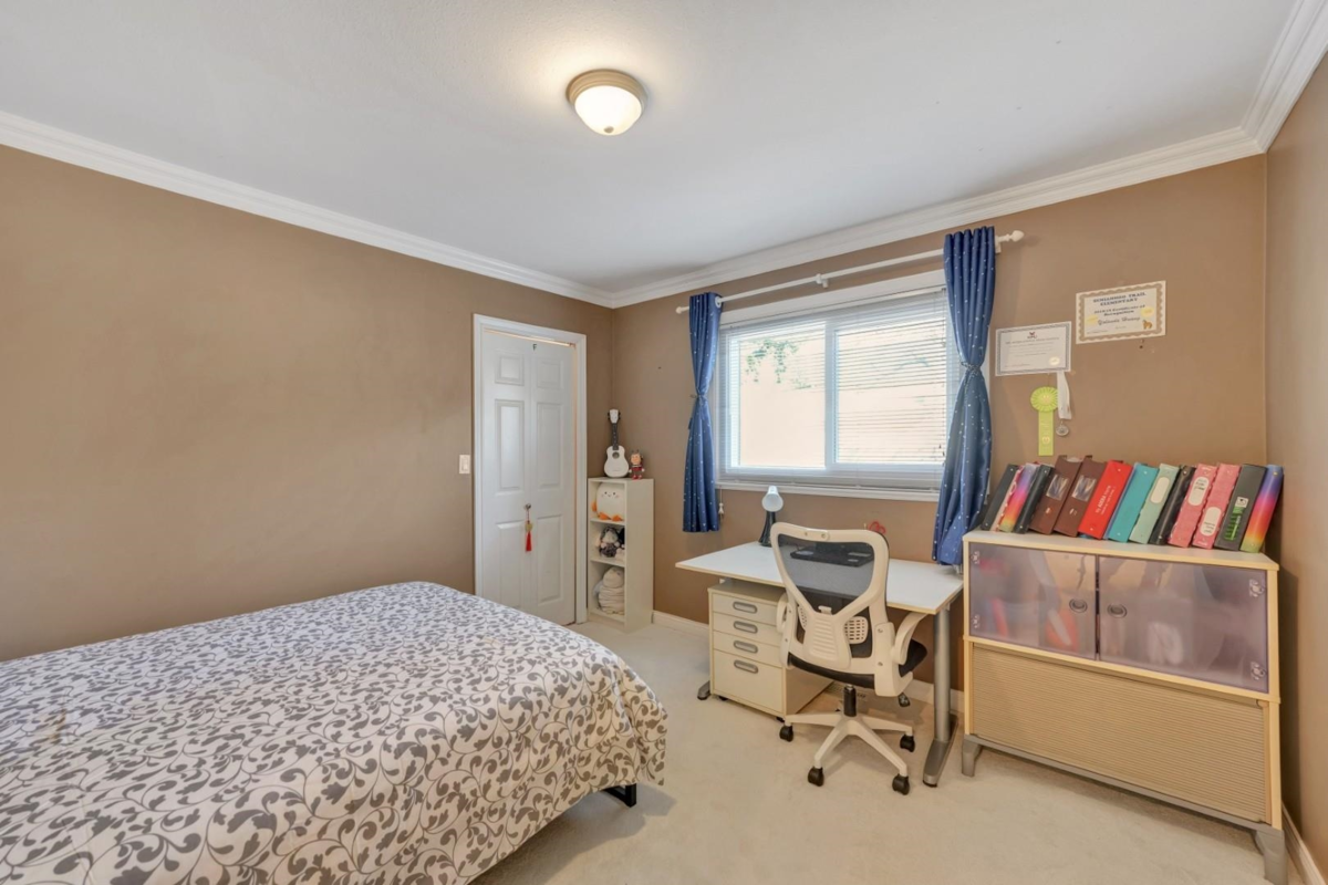 Staircase Photo of 14763 31a Avenue, Surrey, BC