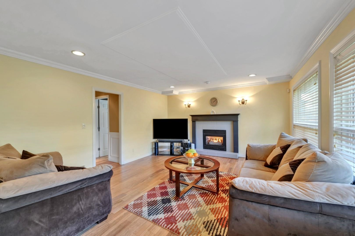 Walk-In Closet Photo of 14763 31a Avenue, Surrey, BC