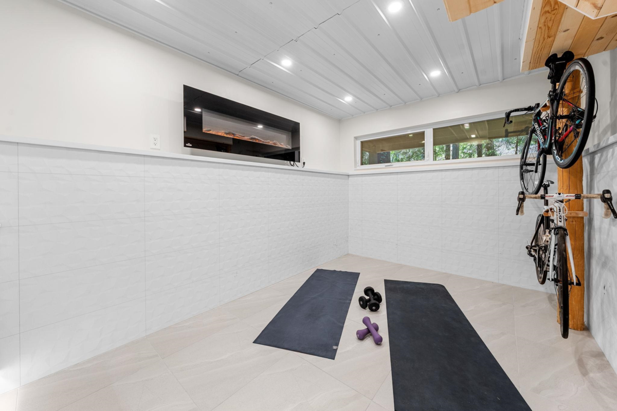 Backyard Photo of 867 Frederick Road, North Vancouver, BC