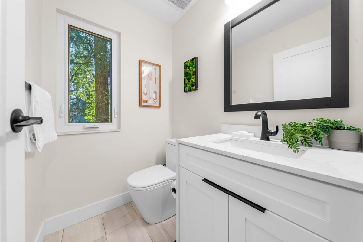 Breakfast Nook Photo of 867 Frederick Road, North Vancouver, BC