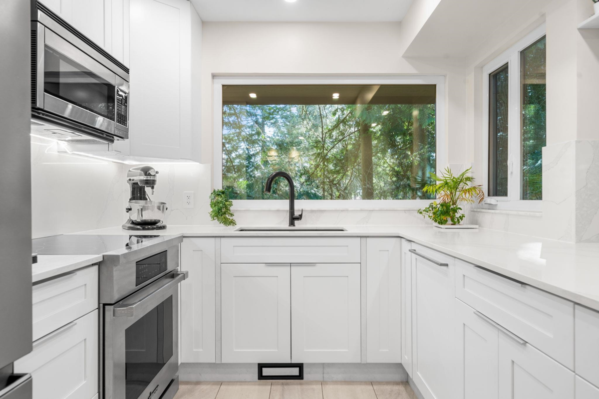 Dining Area Photo of 867 Frederick Road, North Vancouver, BC