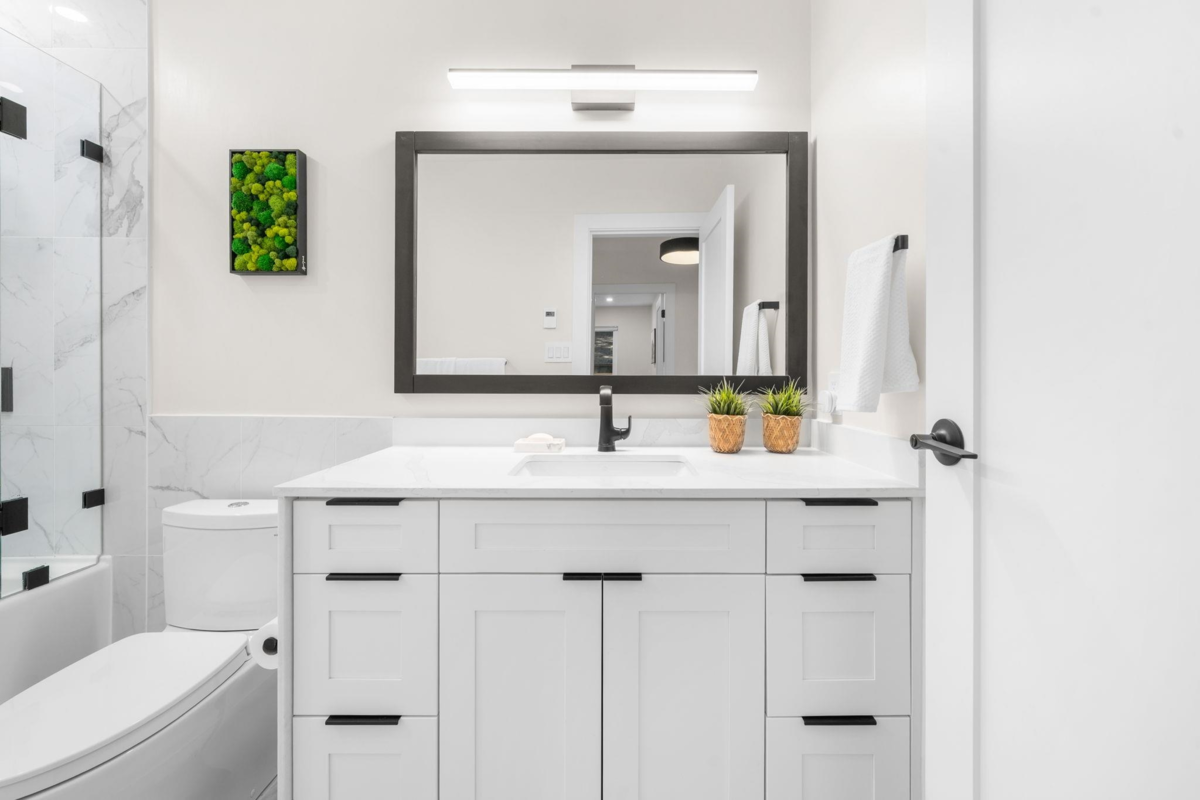 Entry Foyer Photo of 867 Frederick Road, North Vancouver, BC