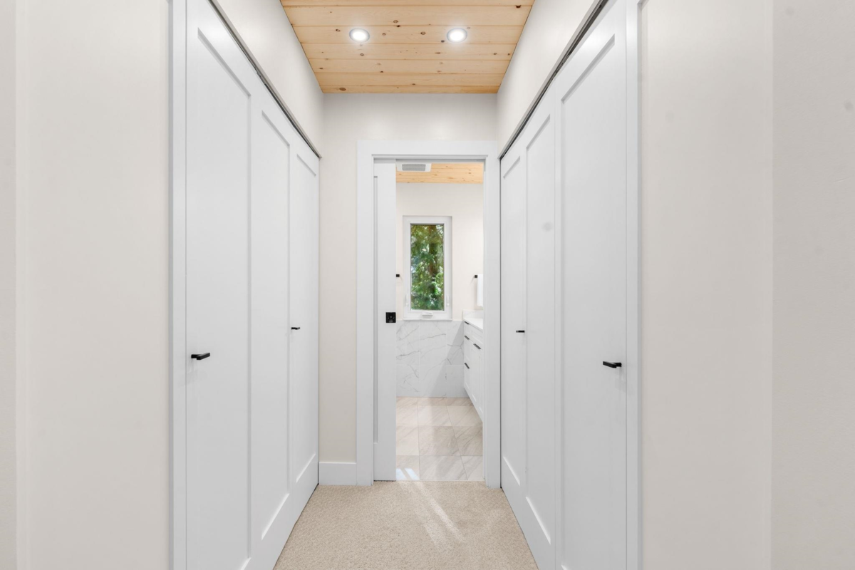 Guest Bathroom Photo of 867 Frederick Road, North Vancouver, BC