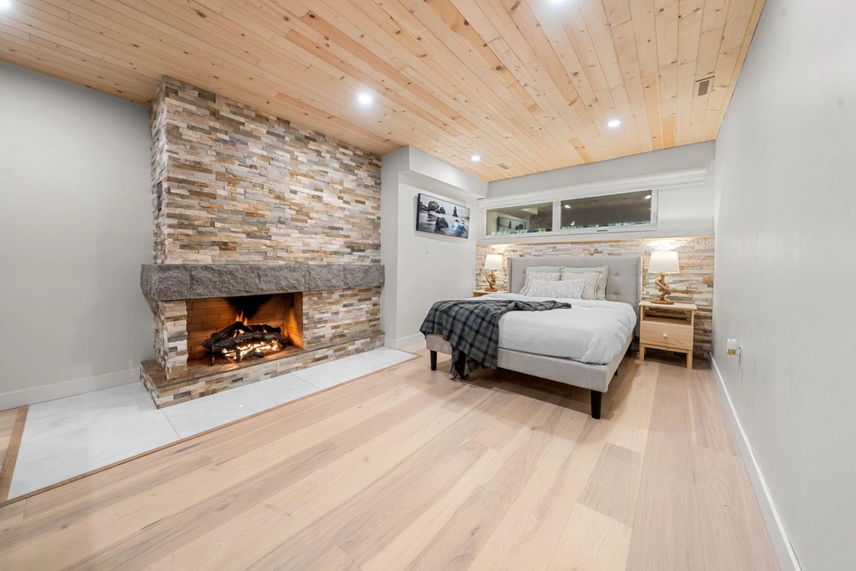 Hallway Photo of 867 Frederick Road, North Vancouver, BC