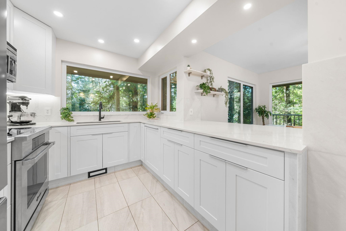 Kitchen Island Photo of 867 Frederick Road, North Vancouver, BC