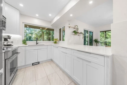 Kitchen Island Photo of 867 Frederick Road, North Vancouver, BC