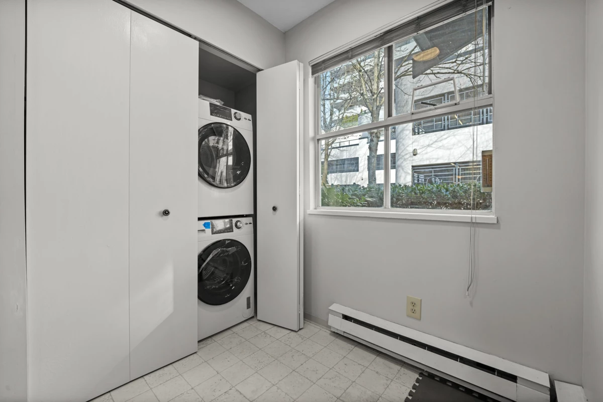 Guest Bathroom Photo of 4 6631 Cooney Road, Richmond, BC