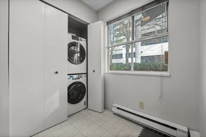 Guest Bathroom Photo of 4 6631 Cooney Road, Richmond, BC