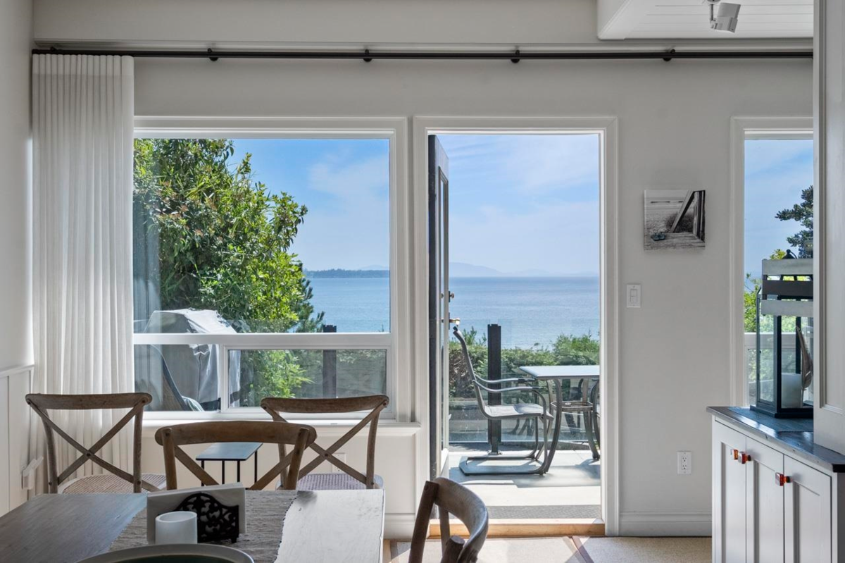 Backyard Photo of 14553 Sunset Drive, White Rock, BC