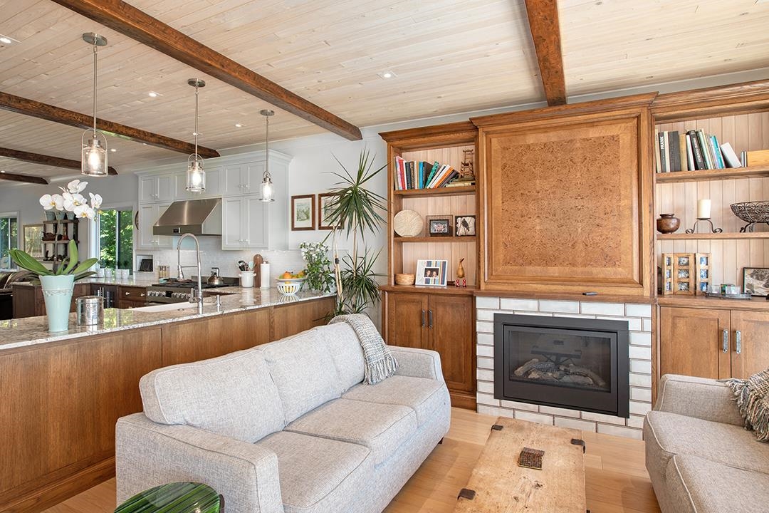 Breakfast Nook Photo of 14553 Sunset Drive, White Rock, BC