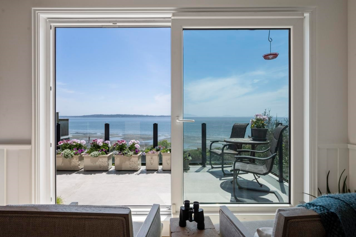 Dining Area Photo of 14553 Sunset Drive, White Rock, BC