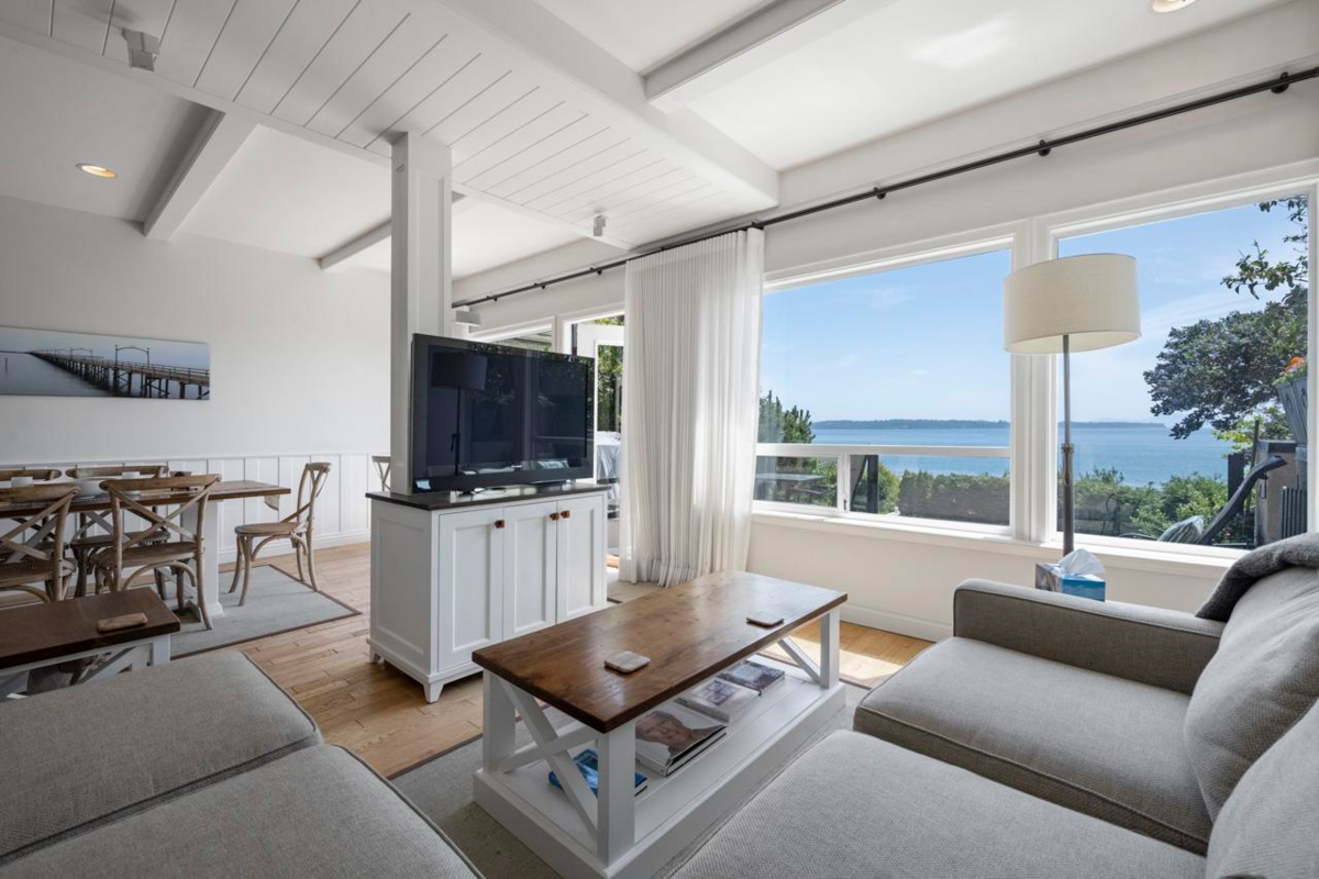 Front Yard Photo of 14553 Sunset Drive, White Rock, BC