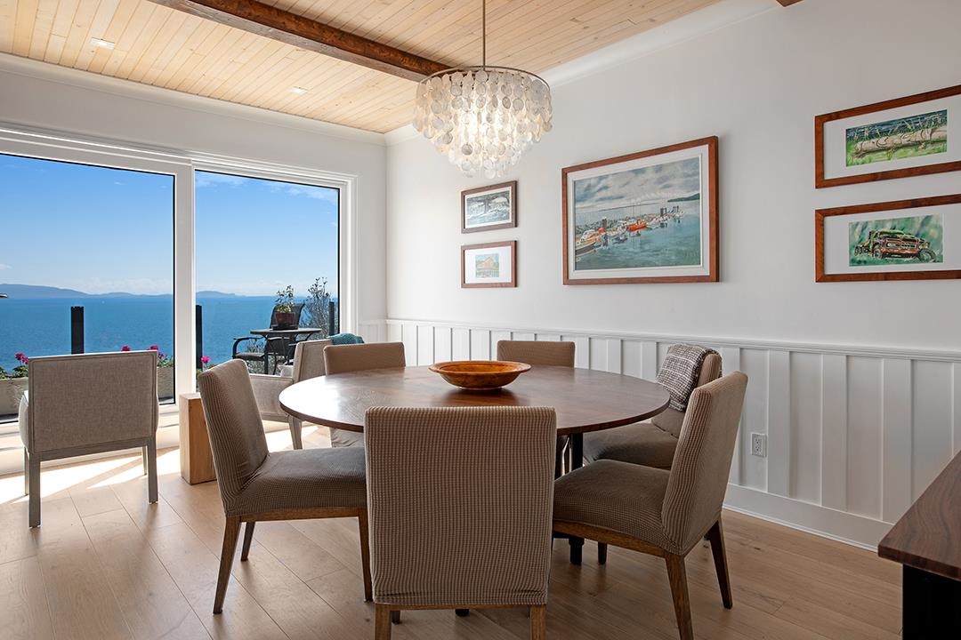 Kitchen Island Photo of 14553 Sunset Drive, White Rock, BC