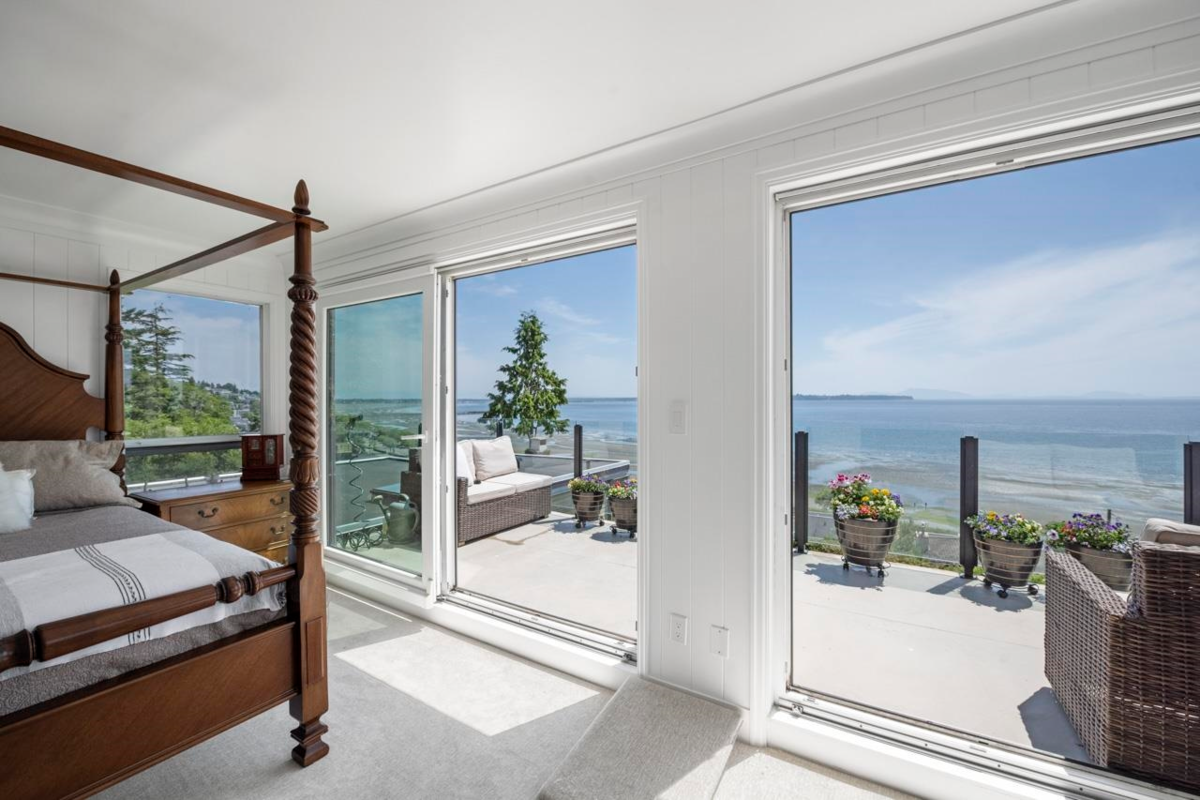 Mudroom Photo of 14553 Sunset Drive, White Rock, BC