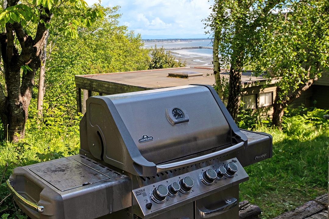 Powder Room Photo of 14553 Sunset Drive, White Rock, BC