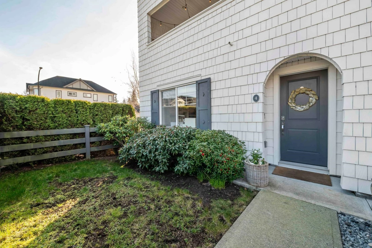 Family Room Photo of 4 127 172 Street, Surrey, BC