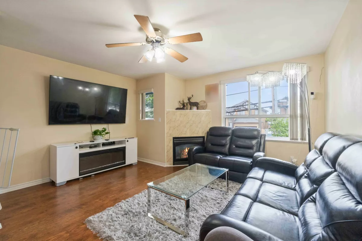 Kitchen Island Photo of 3 12730 66 Avenue, Surrey, BC