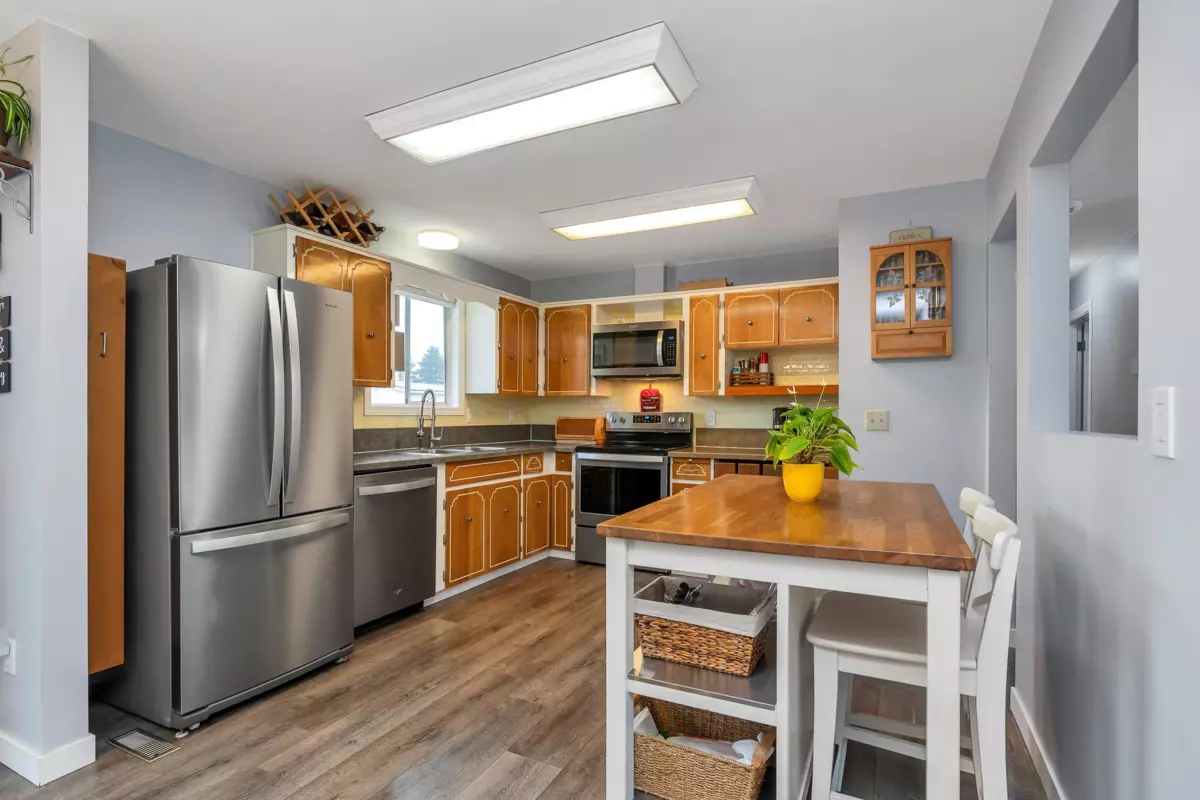 Dining Area Photo of 46428 Angela Avenue, Chilliwack, BC