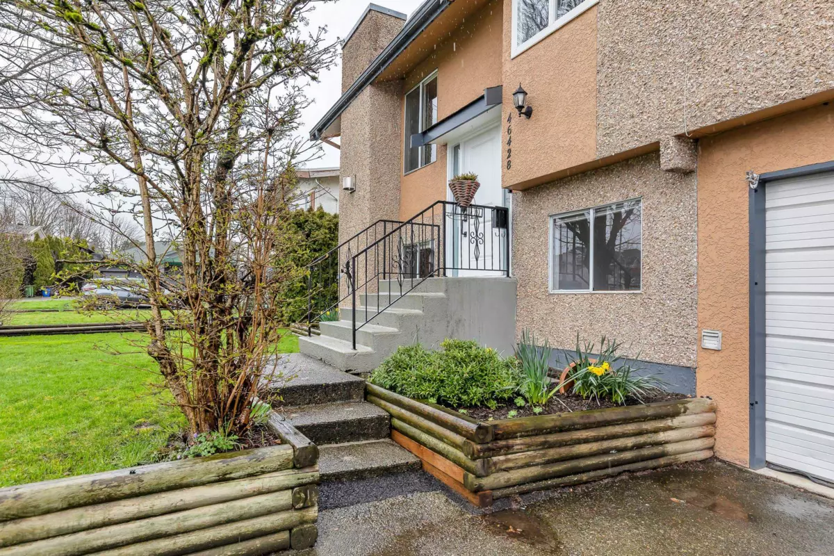 Living Room Photo of 46428 Angela Avenue, Chilliwack, BC