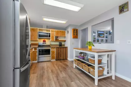 Kitchen Island Photo of 46428 Angela Avenue, Chilliwack, BC