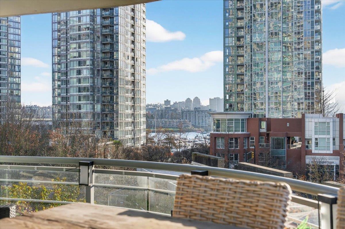 Breakfast Nook Photo of 603 1009 Expo Boulevard, Vancouver, BC