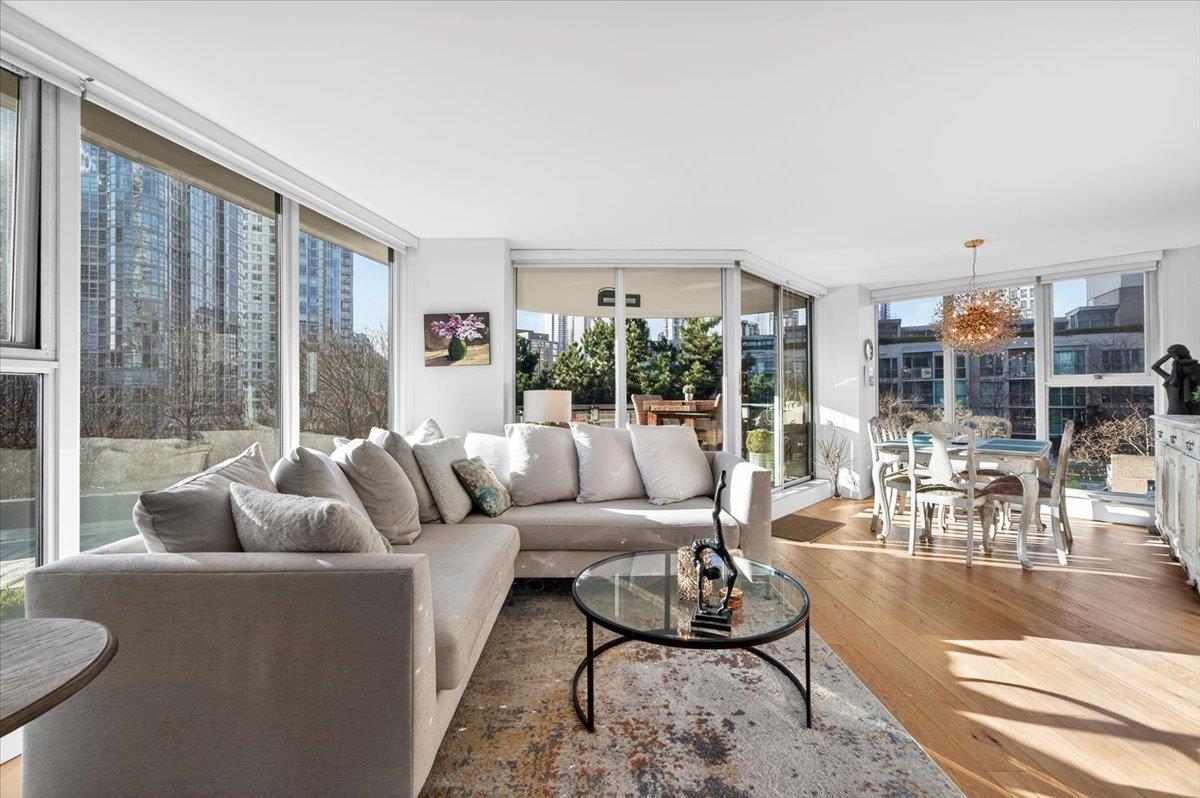 Dining Area Photo of 603 1009 Expo Boulevard, Vancouver, BC