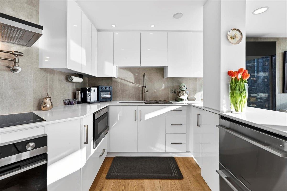 Hallway Photo of 603 1009 Expo Boulevard, Vancouver, BC