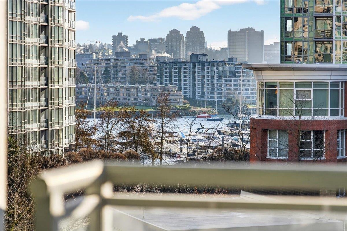 Kitchen Island Photo of 603 1009 Expo Boulevard, Vancouver, BC