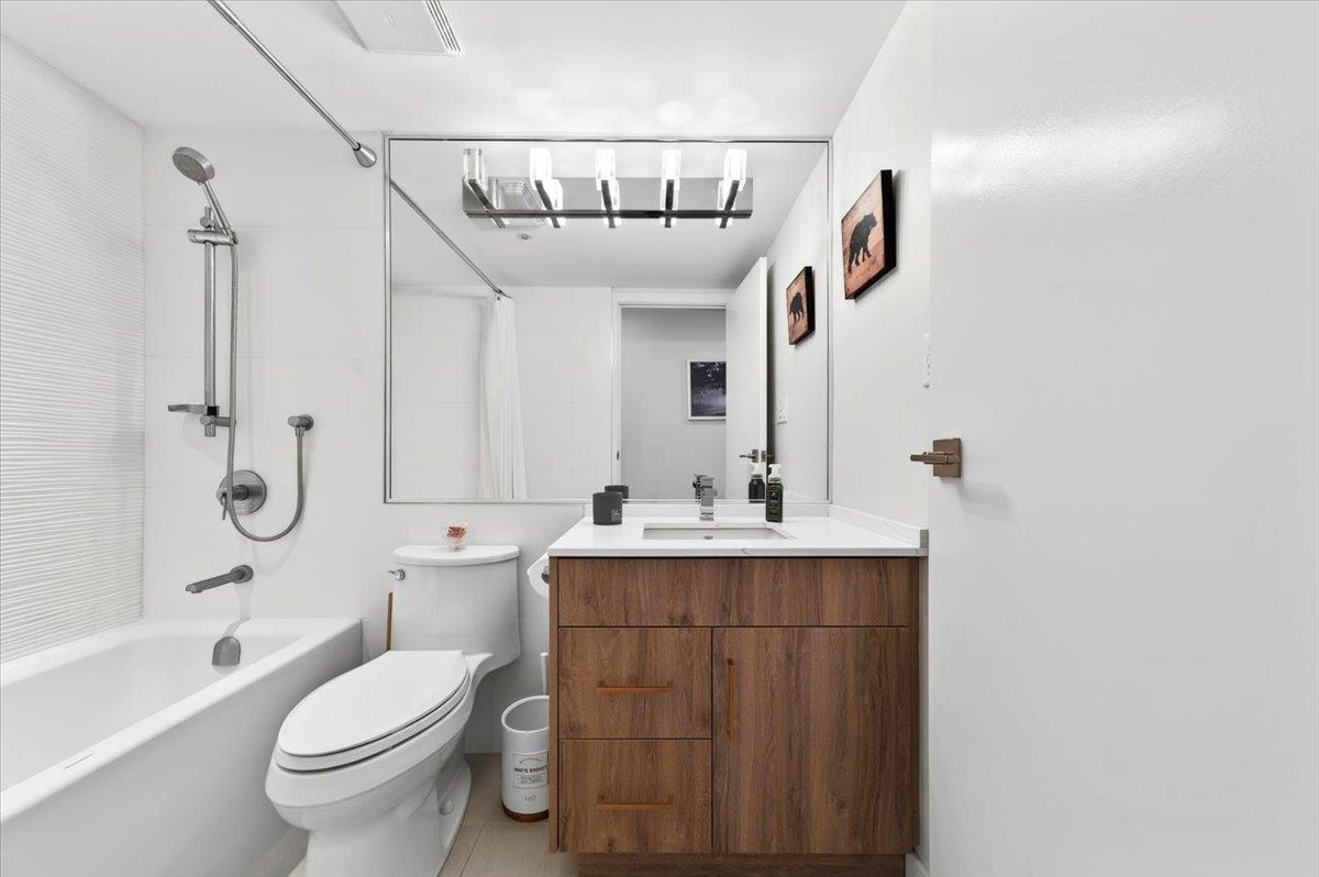 Outdoor Deck Photo of 603 1009 Expo Boulevard, Vancouver, BC