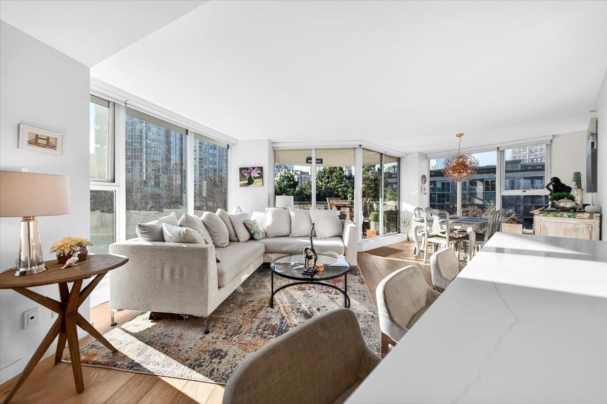 Primary Bathroom Photo of 603 1009 Expo Boulevard, Vancouver, BC