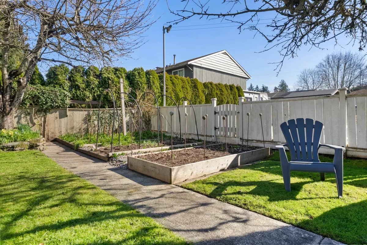 Entry Foyer Photo of 1664 58 Street, Delta, BC
