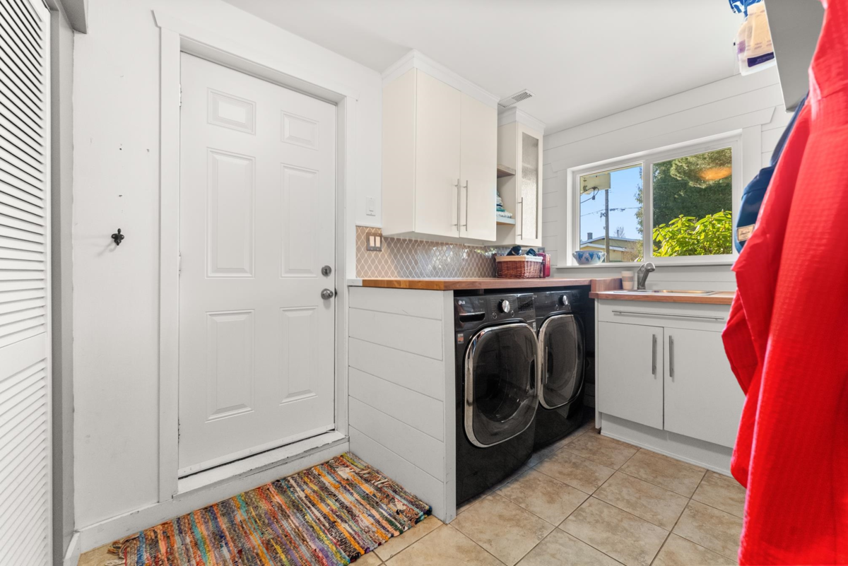 Guest Bathroom Photo of 1664 58 Street, Delta, BC