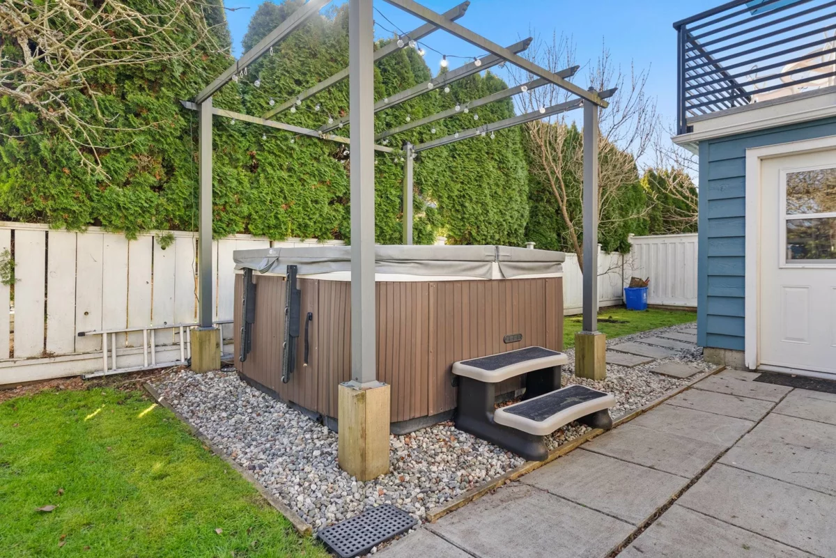 Hallway Photo of 1664 58 Street, Delta, BC