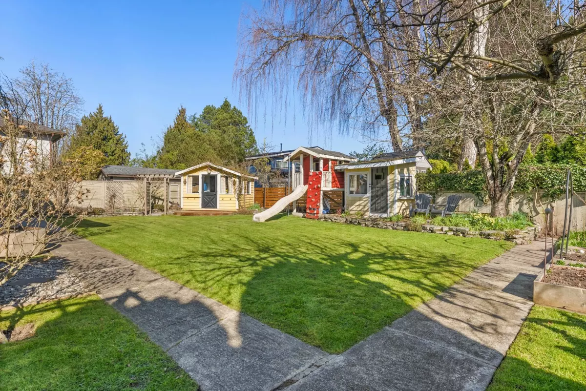 Laundry Room Photo of 1664 58 Street, Delta, BC