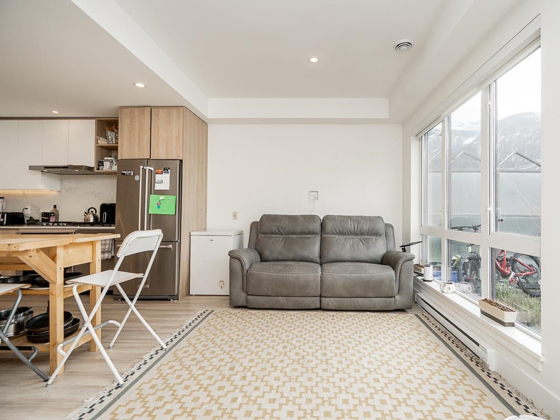 Breakfast Nook Photo of 444 38362 Buckley Avenue, Squamish, BC
