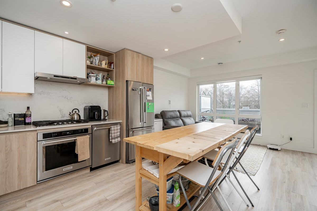 Dining Area Photo of 444 38362 Buckley Avenue, Squamish, BC
