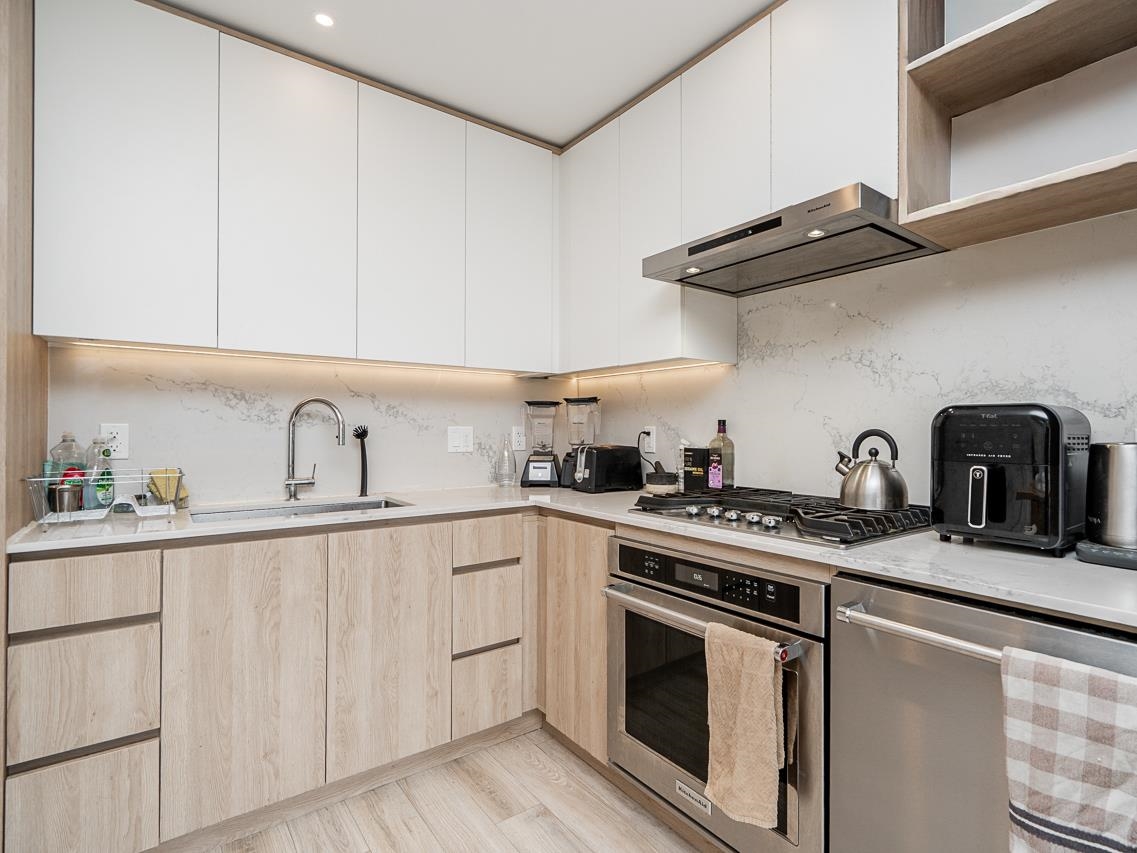Kitchen Island Photo of 444 38362 Buckley Avenue, Squamish, BC