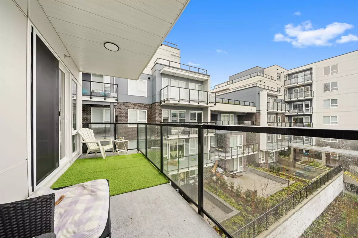 Basement Recreation Room Photo of 305 2002 St. George Street, Port Moody, BC