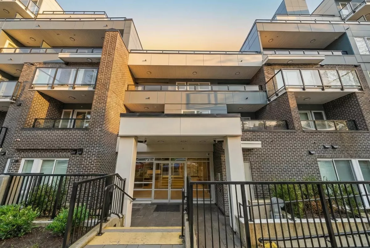 Dining Area Photo of 305 2002 St. George Street, Port Moody, BC