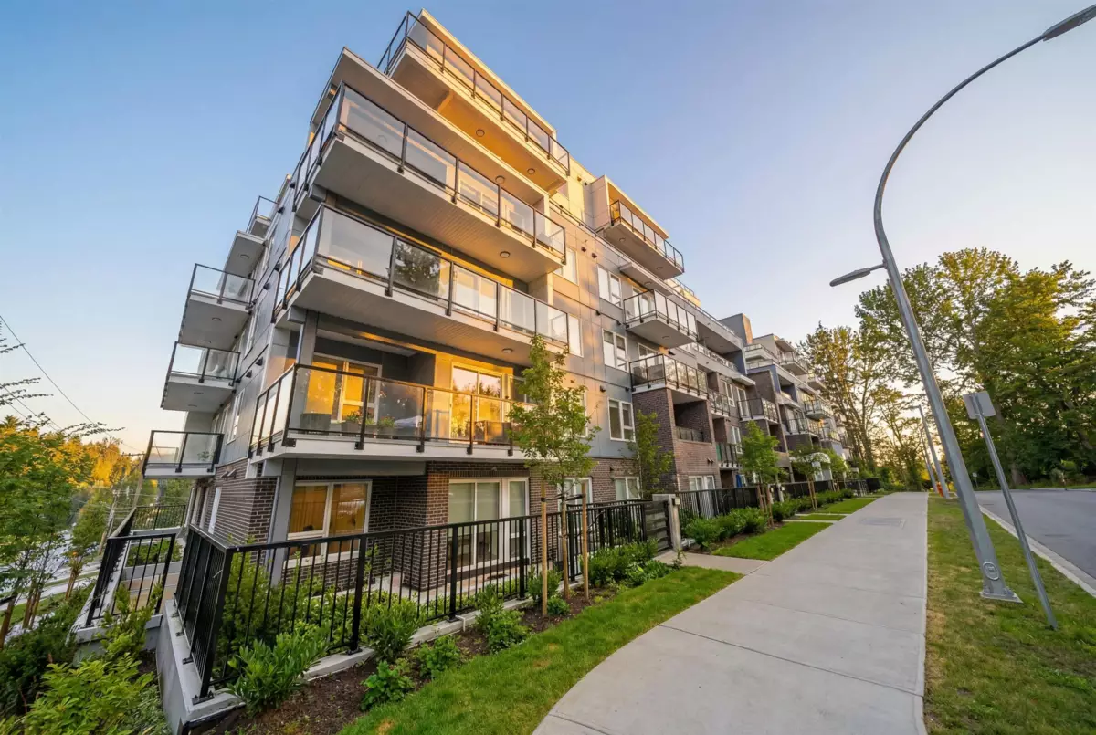 Family Room Photo of 305 2002 St. George Street, Port Moody, BC