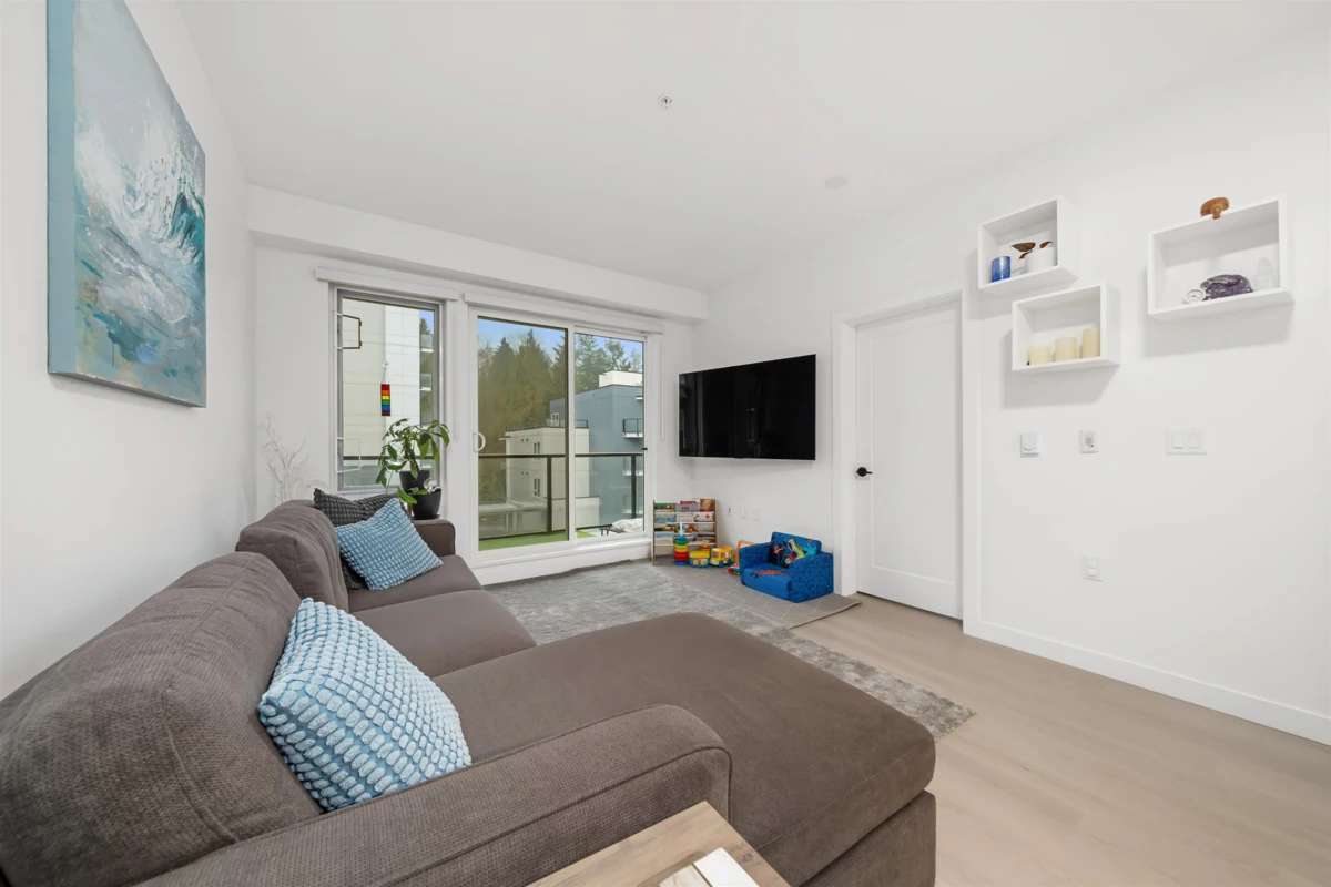 Walk-In Closet Photo of 305 2002 St. George Street, Port Moody, BC