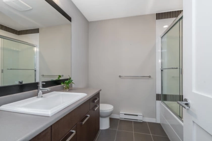 Entry Foyer Photo of 90 34248 King Road, Abbotsford, BC