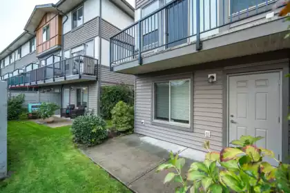 Front Yard Photo of 90 34248 King Road, Abbotsford, BC