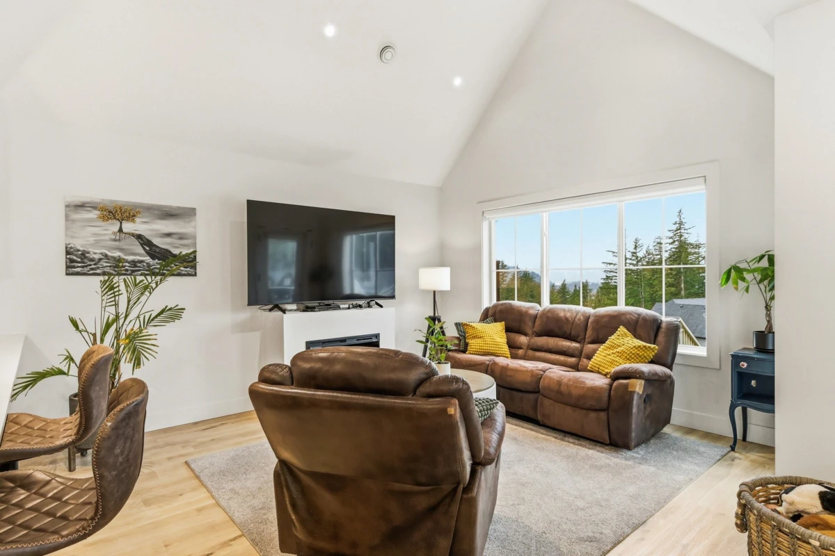 Dining Area Photo of 5 1928 Woodside Boulevard, Agassiz, BC