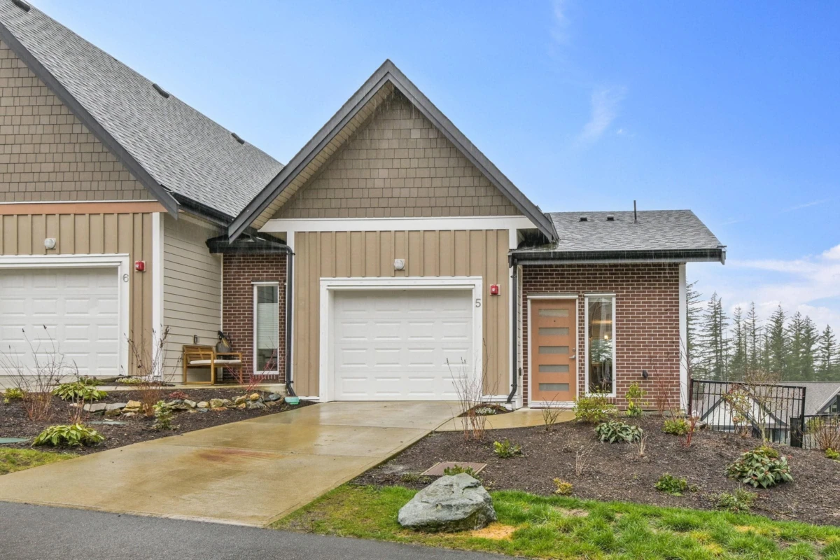 Exterior Rear Photo of 5 1928 Woodside Boulevard, Agassiz, BC