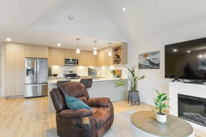 Kitchen Island Photo of 5 1928 Woodside Boulevard, Agassiz, BC