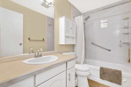 Powder Room Photo of 204 11595 Fraser Street, Maple Ridge, BC