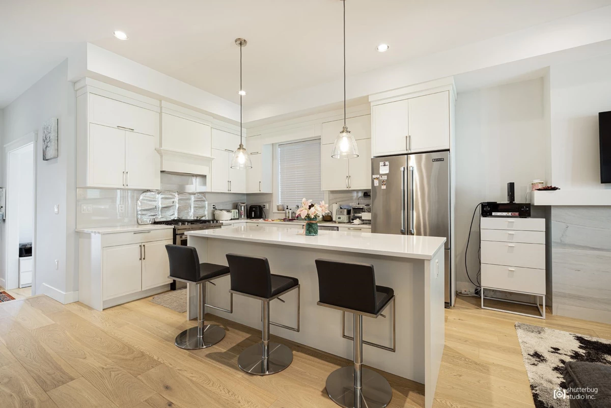 Living Room Photo of 16475 21a Avenue, Surrey, BC